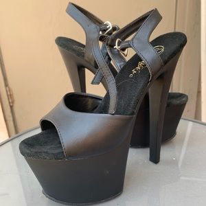 Size 7 pleasers